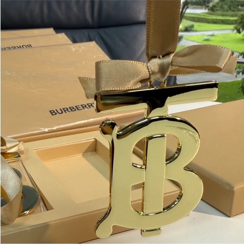 Burberry Gold Monogram Ornaments set - Picture 3 of 7